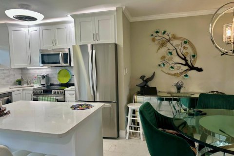 Condo in Lake Worth, Florida, 2 bedrooms № 2247131 - photo 9
