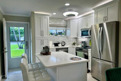 Condo in Lake Worth, Florida, 2 bedrooms № 2247131 - photo 6