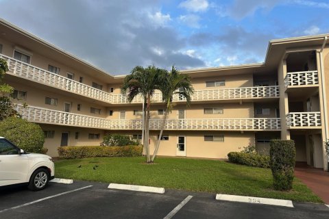 Condo in Lake Worth, Florida, 2 bedrooms № 2247131 - photo 24