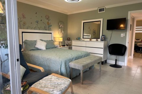 Condo in Lake Worth, Florida, 2 bedrooms № 2247131 - photo 16