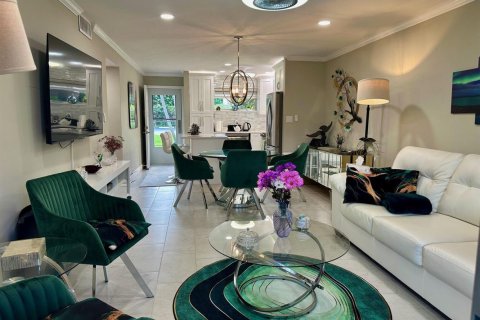 Condo in Lake Worth, Florida, 2 bedrooms № 2247131