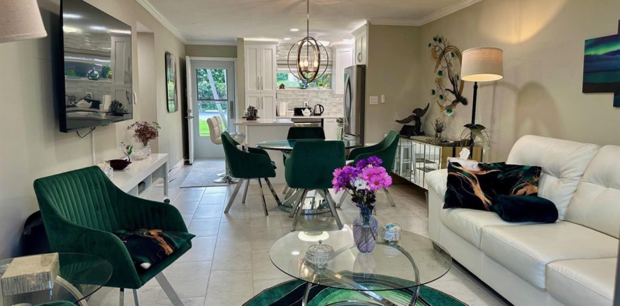 Condo in Lake Worth, Florida, 2 bedrooms № 2247131