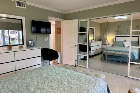Condo in Lake Worth, Florida, 2 bedrooms № 2247131 - photo 15