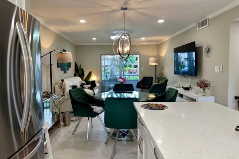 Condo in Lake Worth, Florida, 2 bedrooms № 2247131 - photo 3