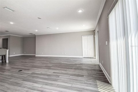 House in Thonotosassa, Florida 5 bedrooms, 338.91 sq.m. № 1721146 - photo 10
