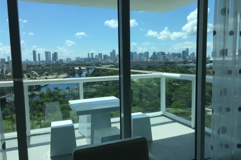 Снять в аренду кондоминиум в Майами, Флорида 2 спальни, № 1964981 - фото 1