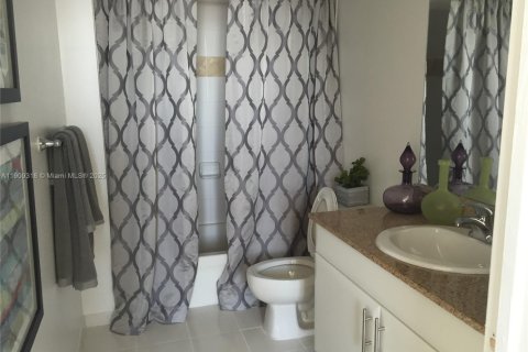 Снять в аренду кондоминиум в Майами, Флорида 2 спальни, № 1964981 - фото 7