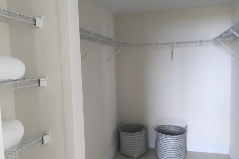 Снять в аренду кондоминиум в Майами, Флорида 2 спальни, № 1964981 - фото 21