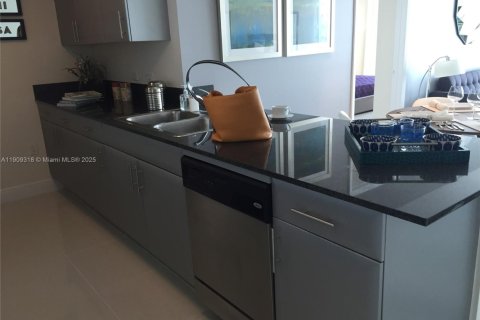 Снять в аренду кондоминиум в Майами, Флорида 2 спальни, № 1964981 - фото 14