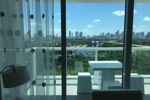 Снять в аренду кондоминиум в Майами, Флорида 2 спальни, № 1964981 - фото 2