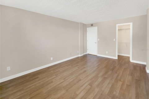 Condo in Sarasota, Florida, 1 bedroom  № 1773166 - photo 8