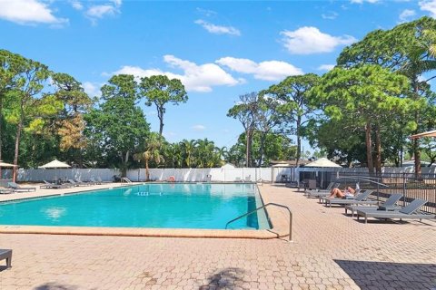Condo in Sarasota, Florida, 1 bedroom  № 1773166 - photo 12
