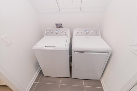 Casa en alquiler en Davenport, Florida, 5 dormitorios, 225.75 m2 № 1853087 - foto 25