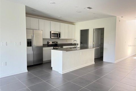 Casa en alquiler en Davenport, Florida, 5 dormitorios, 225.75 m2 № 1853087 - foto 4