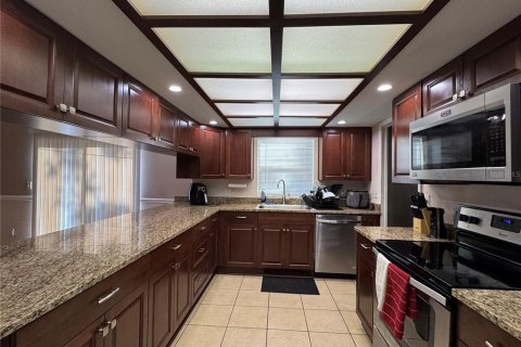 House in Brandon, Florida 3 bedrooms, 143.44 sq.m. № 1669898 - photo 22