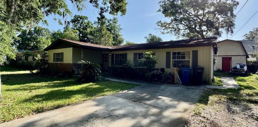 House in Brandon, Florida 3 bedrooms, 143.44 sq.m. № 1669898