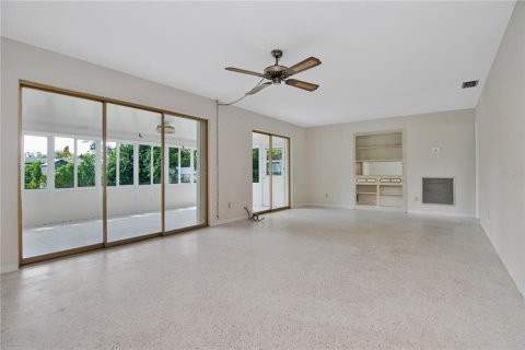 Villa ou maison à vendre à Saint Petersburg, Floride: 2 chambres, 114.83 m2 № 2396686 - photo 10