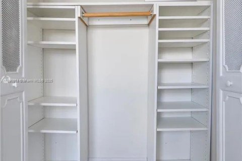 Copropriété à vendre à North Miami Beach, Floride: 3 chambres, 153.47 m2 № 2017664 - photo 10