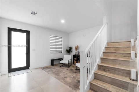 Townhouse in Miami, Florida 4 bedrooms, 235.41 sq.m. № 1644813 - photo 5