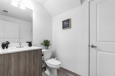 Townhouse in Miami, Florida 4 bedrooms, 235.41 sq.m. № 1644813 - photo 14