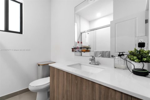 Townhouse in Miami, Florida 4 bedrooms, 235.41 sq.m. № 1644813 - photo 25