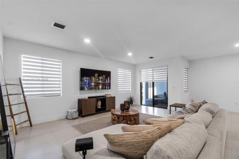 Townhouse in Miami, Florida 4 bedrooms, 235.41 sq.m. № 1644813 - photo 8