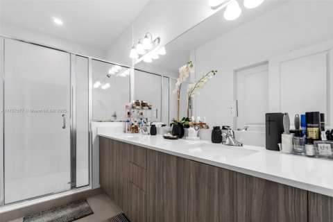 Townhouse in Miami, Florida 4 bedrooms, 235.41 sq.m. № 1644813 - photo 19