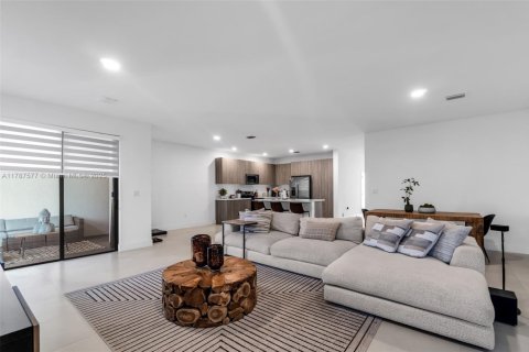 Townhouse in Miami, Florida 4 bedrooms, 235.41 sq.m. № 1644813 - photo 9