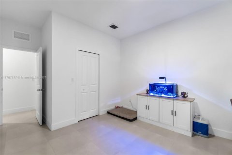 Townhouse in Miami, Florida 4 bedrooms, 235.41 sq.m. № 1644813 - photo 24