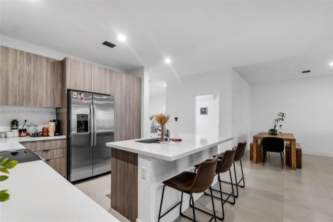 Townhouse in Miami, Florida 4 bedrooms, 235.41 sq.m. № 1644813 - photo 11