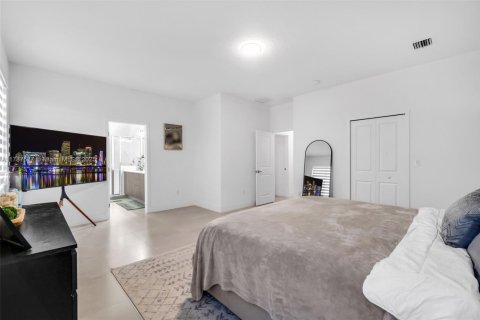 Townhouse in Miami, Florida 4 bedrooms, 235.41 sq.m. № 1644813 - photo 21