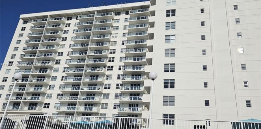 Condominio en Miami Beach, Florida, 2 dormitorios № 1774440