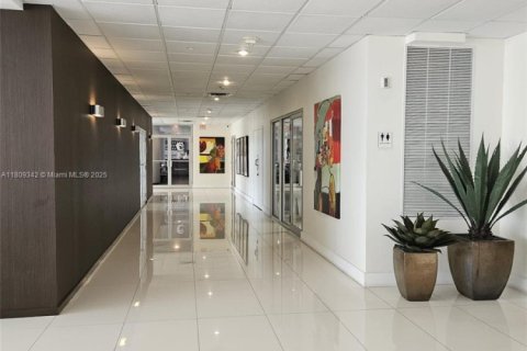 Condominio en venta en Miami Beach, Florida, 2 dormitorios, 76.55 m2 № 1774440 - foto 11