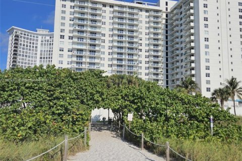 Condominio en venta en Miami Beach, Florida, 2 dormitorios, 76.55 m2 № 1774440 - foto 3