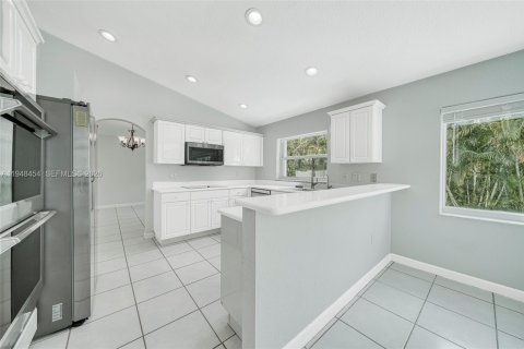 Villa ou maison à louer à Doral, Floride: 4 chambres, 293.76 m2 № 2004234 - photo 14