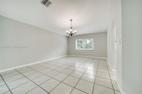 Villa ou maison à louer à Doral, Floride: 4 chambres, 293.76 m2 № 2004234 - photo 9