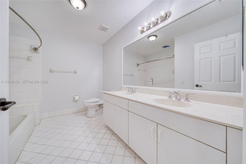 Villa ou maison à louer à Doral, Floride: 4 chambres, 293.76 m2 № 2004234 - photo 27