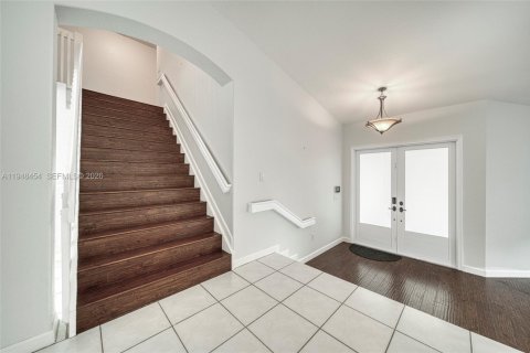 Villa ou maison à louer à Doral, Floride: 4 chambres, 293.76 m2 № 2004234 - photo 5