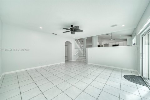 Villa ou maison à louer à Doral, Floride: 4 chambres, 293.76 m2 № 2004234 - photo 12