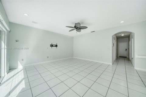 Villa ou maison à louer à Doral, Floride: 4 chambres, 293.76 m2 № 2004234 - photo 11