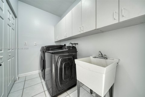 Villa ou maison à louer à Doral, Floride: 4 chambres, 293.76 m2 № 2004234 - photo 22