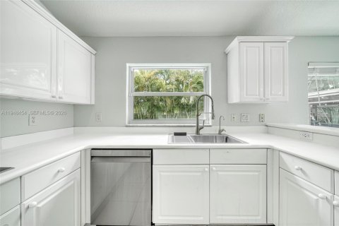 Villa ou maison à louer à Doral, Floride: 4 chambres, 293.76 m2 № 2004234 - photo 16