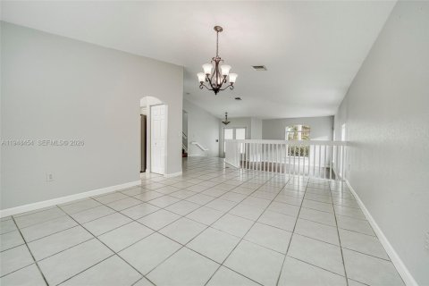 Villa ou maison à louer à Doral, Floride: 4 chambres, 293.76 m2 № 2004234 - photo 7