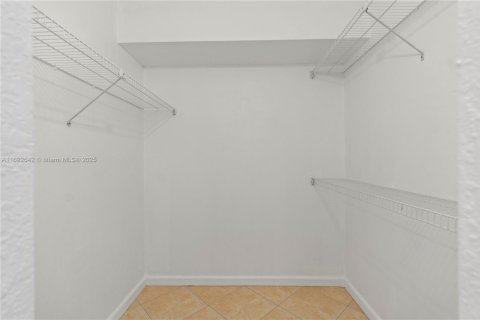 Condo in Plantation, Florida, 2 bedrooms  № 1764937 - photo 19