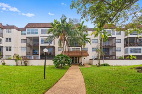 Condo in Plantation, Florida, 2 bedrooms  № 1764937 - photo 1
