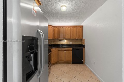 Condo in Plantation, Florida, 2 bedrooms  № 1764937 - photo 11
