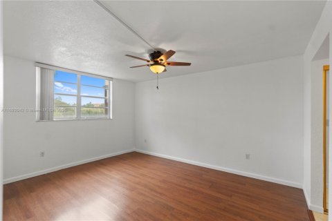 Condo in Plantation, Florida, 2 bedrooms  № 1764937 - photo 21