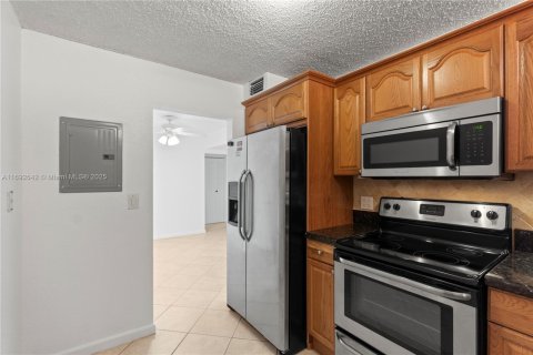 Condo in Plantation, Florida, 2 bedrooms  № 1764937 - photo 10