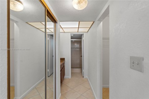 Condo in Plantation, Florida, 2 bedrooms  № 1764937 - photo 18