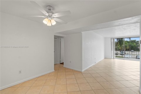 Condo in Plantation, Florida, 2 bedrooms  № 1764937 - photo 3